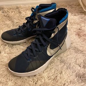 Nike Women’s Hyperdunk size 10